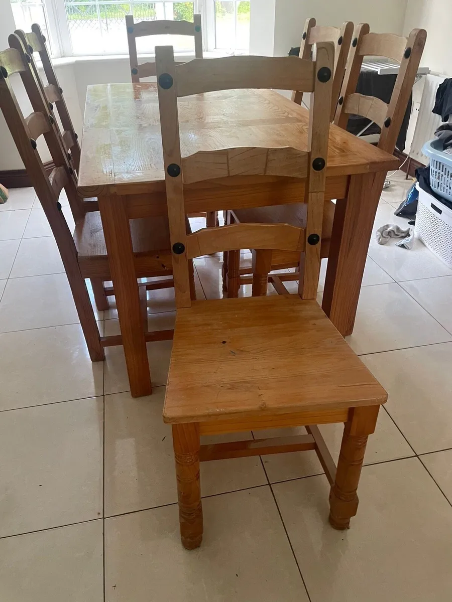 Table and chairs - Image 2