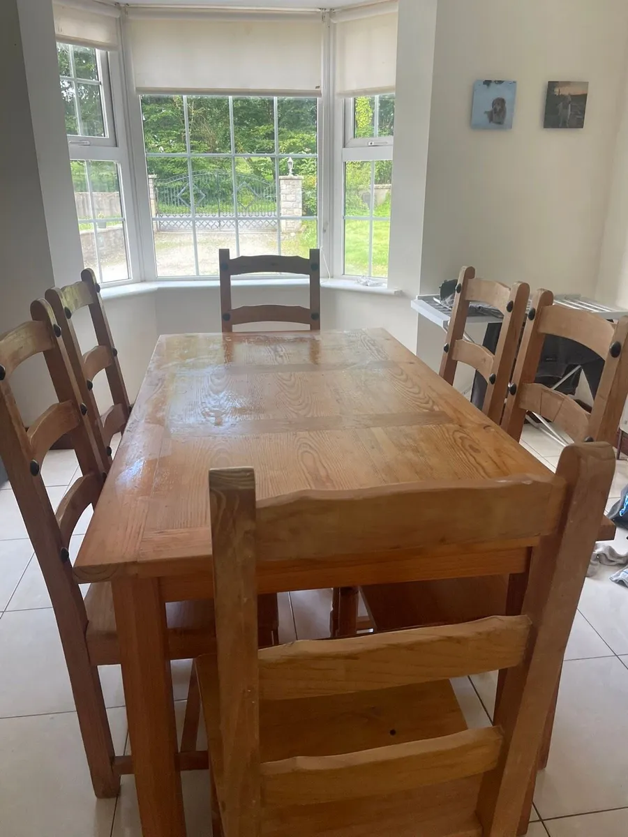 Table and chairs - Image 4