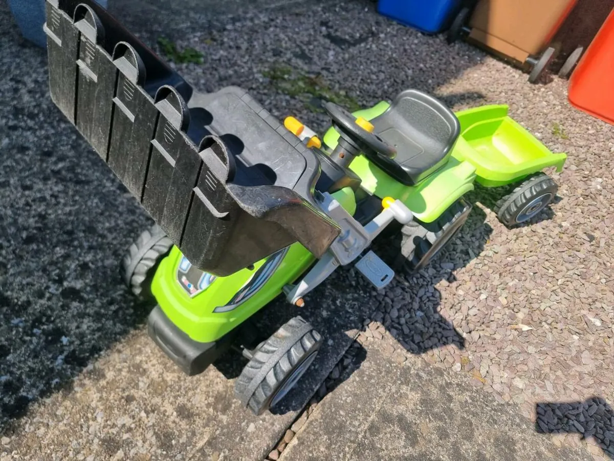 Kids tractor sit on with pedals - Image 2