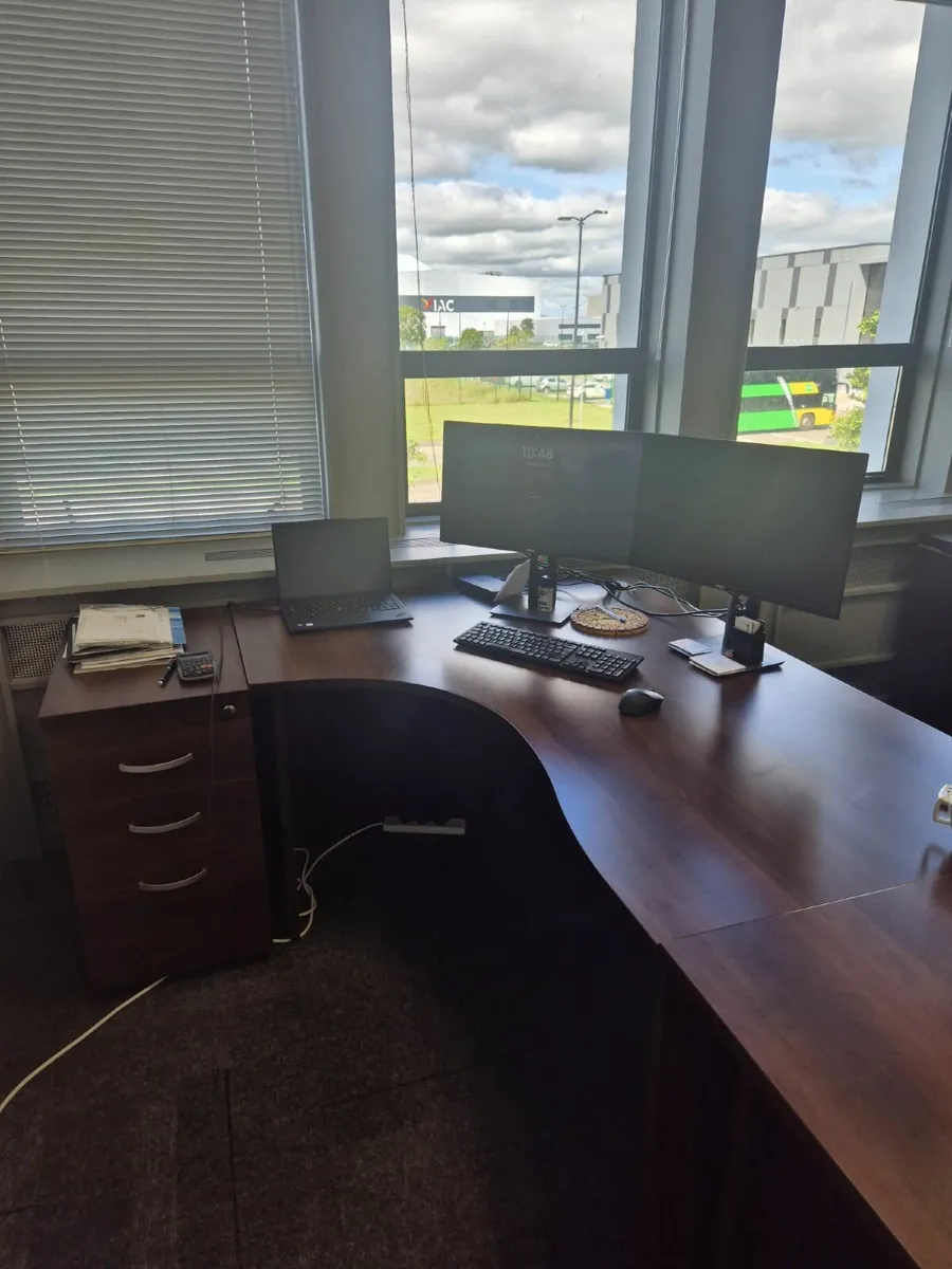 Office furniture - Image 1