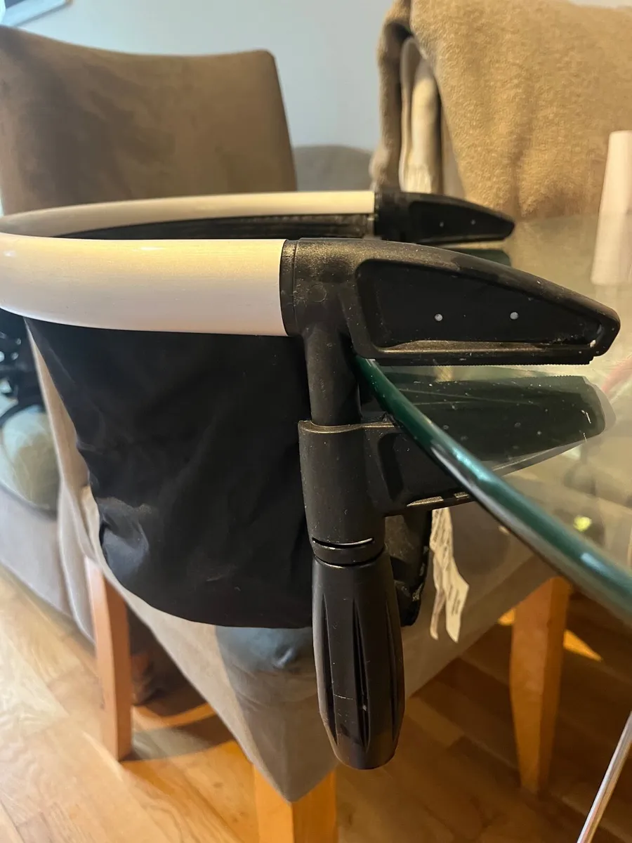 Portable high chair - Image 2