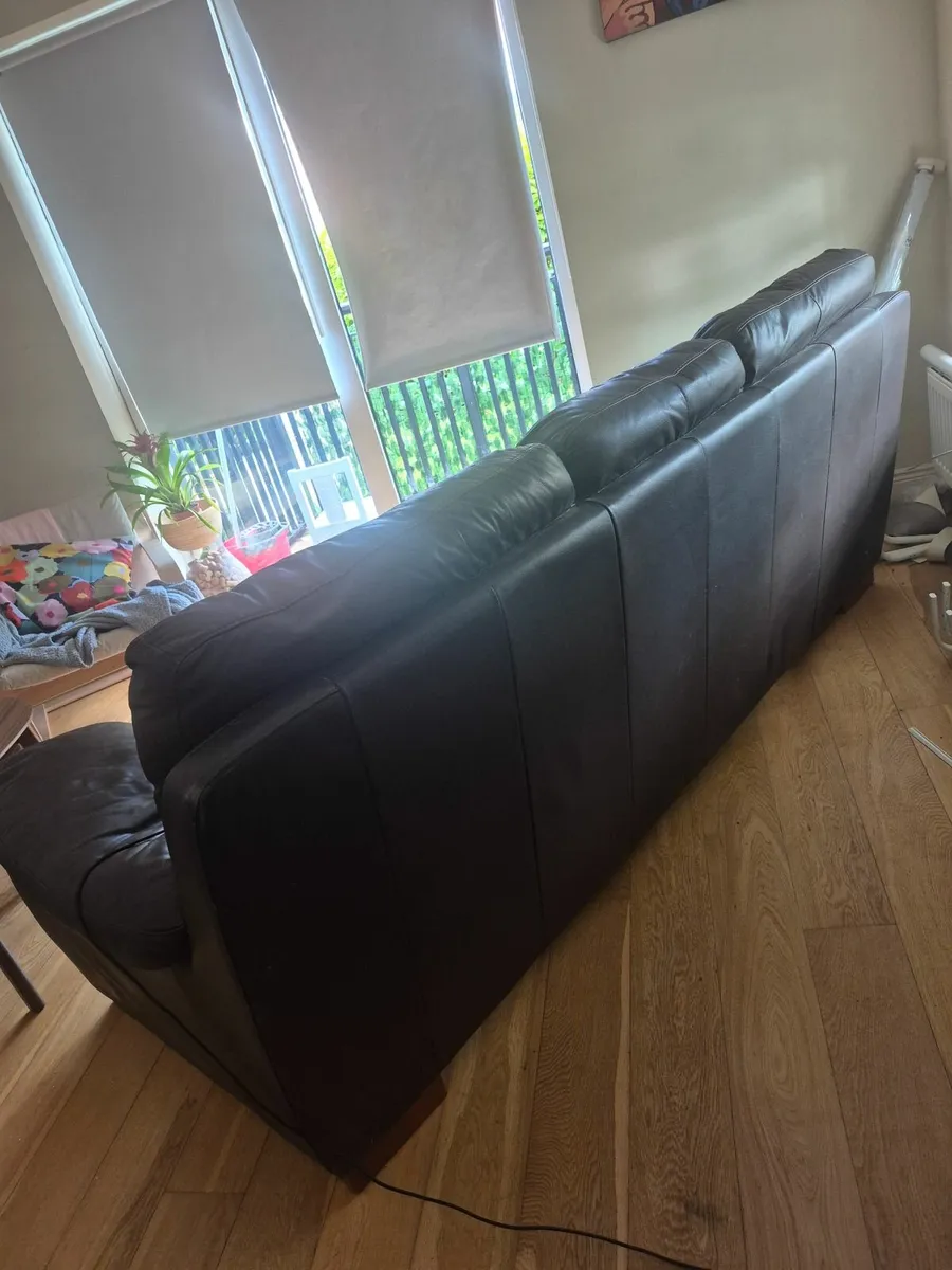 3 seats black leather sofa in perfect conditions - Image 3