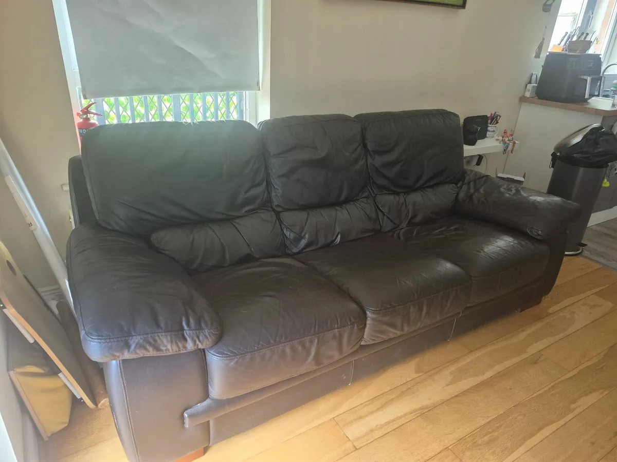 3 seats black leather sofa in perfect conditions - Image 4