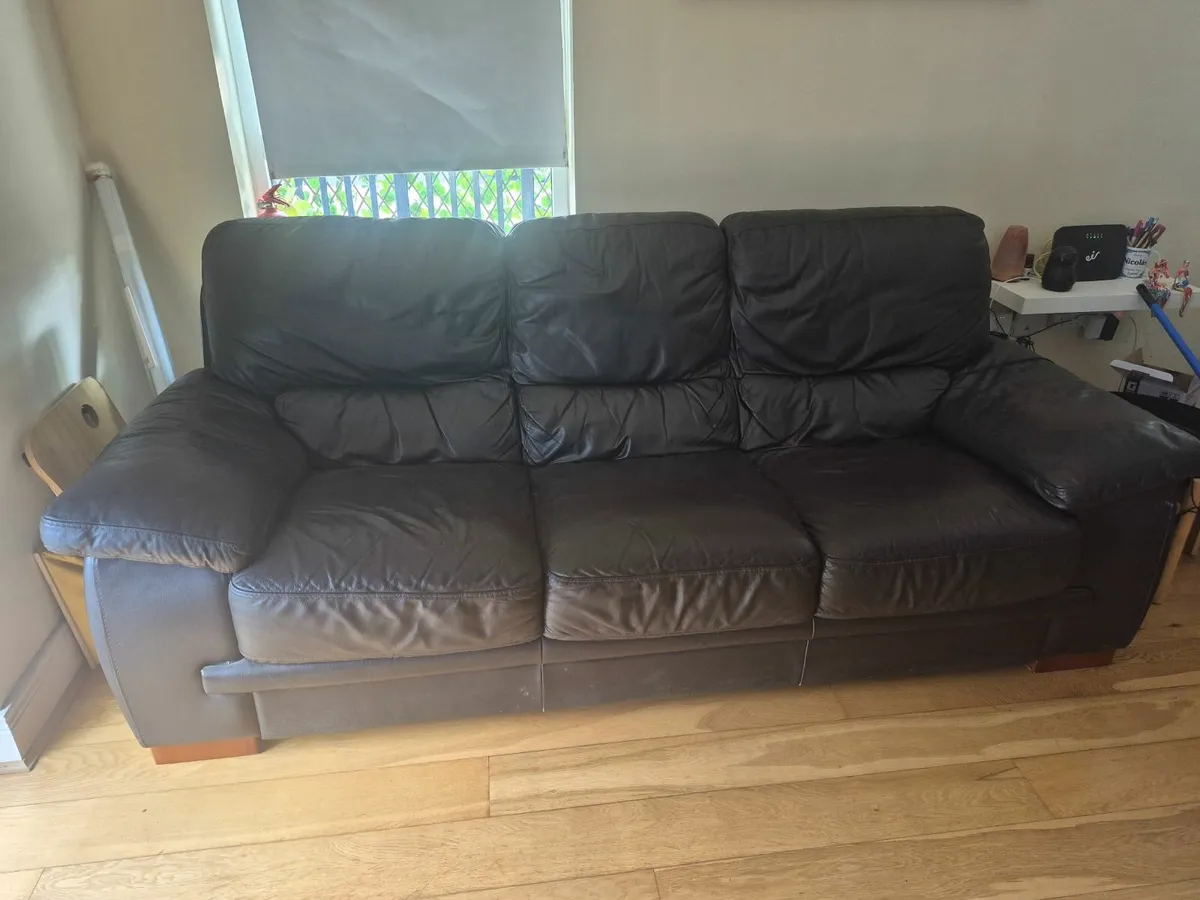 3 seats black leather sofa in perfect conditions - Image 2