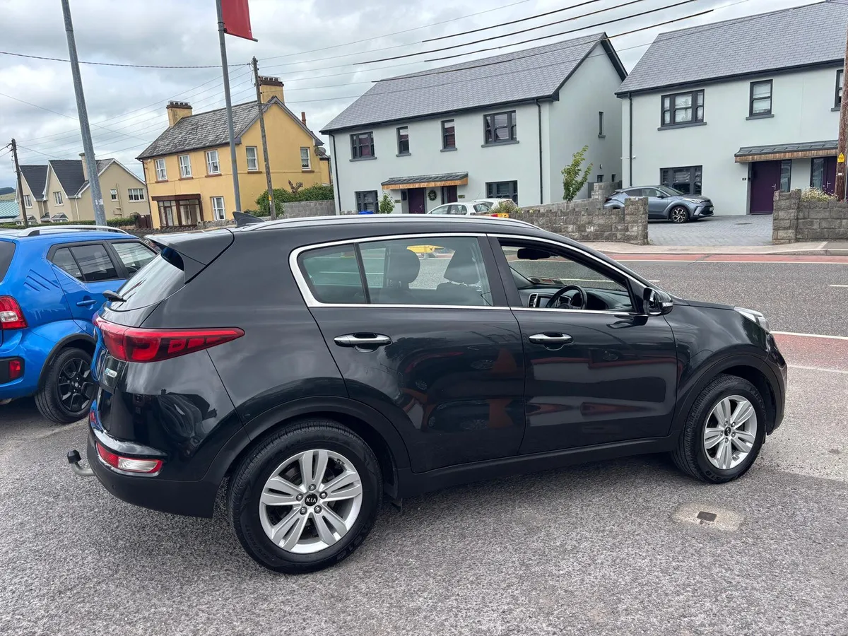 Kia Sportage   2017 STUNNING  SUV  LOW  MILEAGE - Image 3