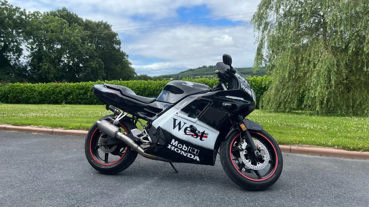 Honda CBR600 F2 - Image 1