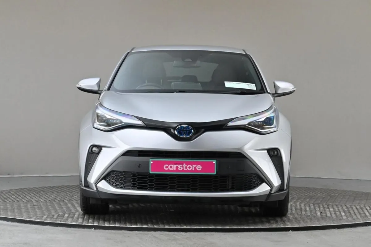 Toyota C-HR 1.8 Hybrid SOL  half Leather reverse - Image 2