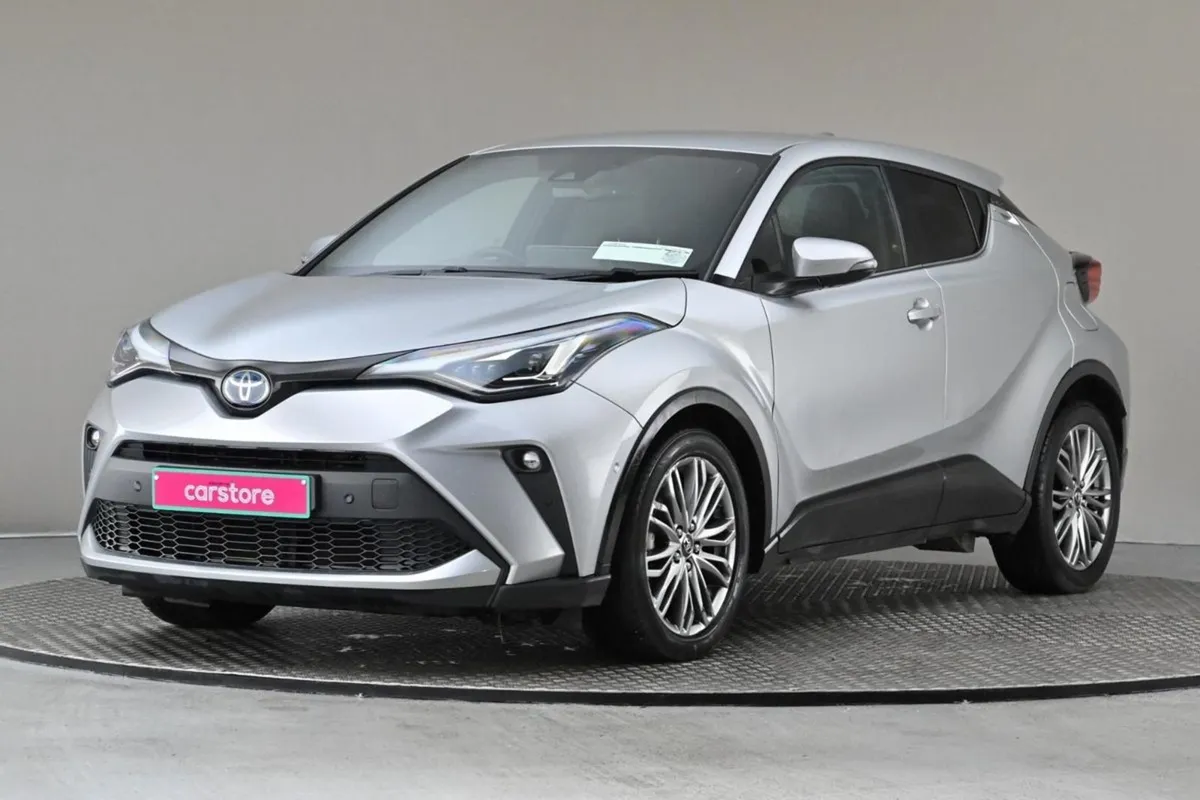 Toyota C-HR 1.8 Hybrid SOL  half Leather reverse - Image 3