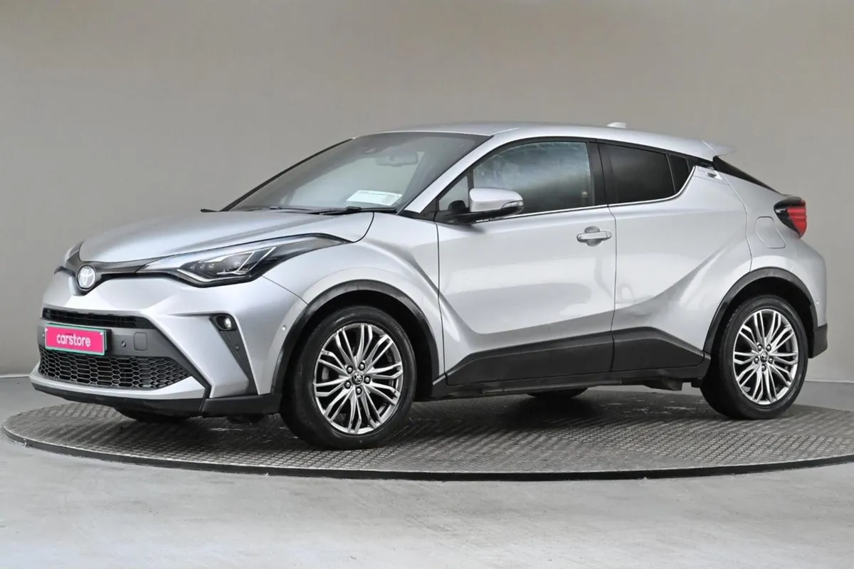 Toyota C-HR 1.8 Hybrid SOL  half Leather reverse - Image 4