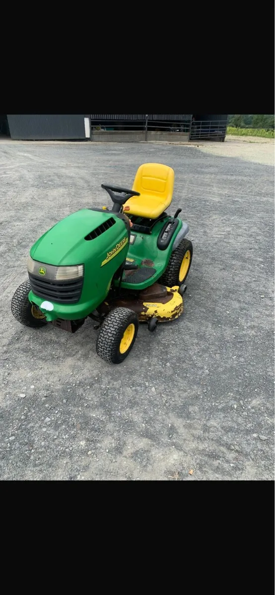 John Deere L120 Lawnmower - Image 1