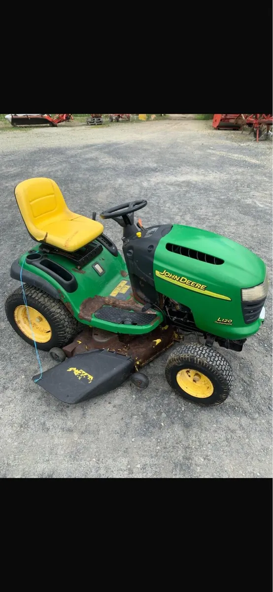 John Deere L120 Lawnmower - Image 2
