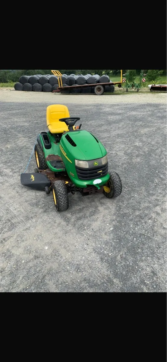 John Deere L120 Lawnmower - Image 3