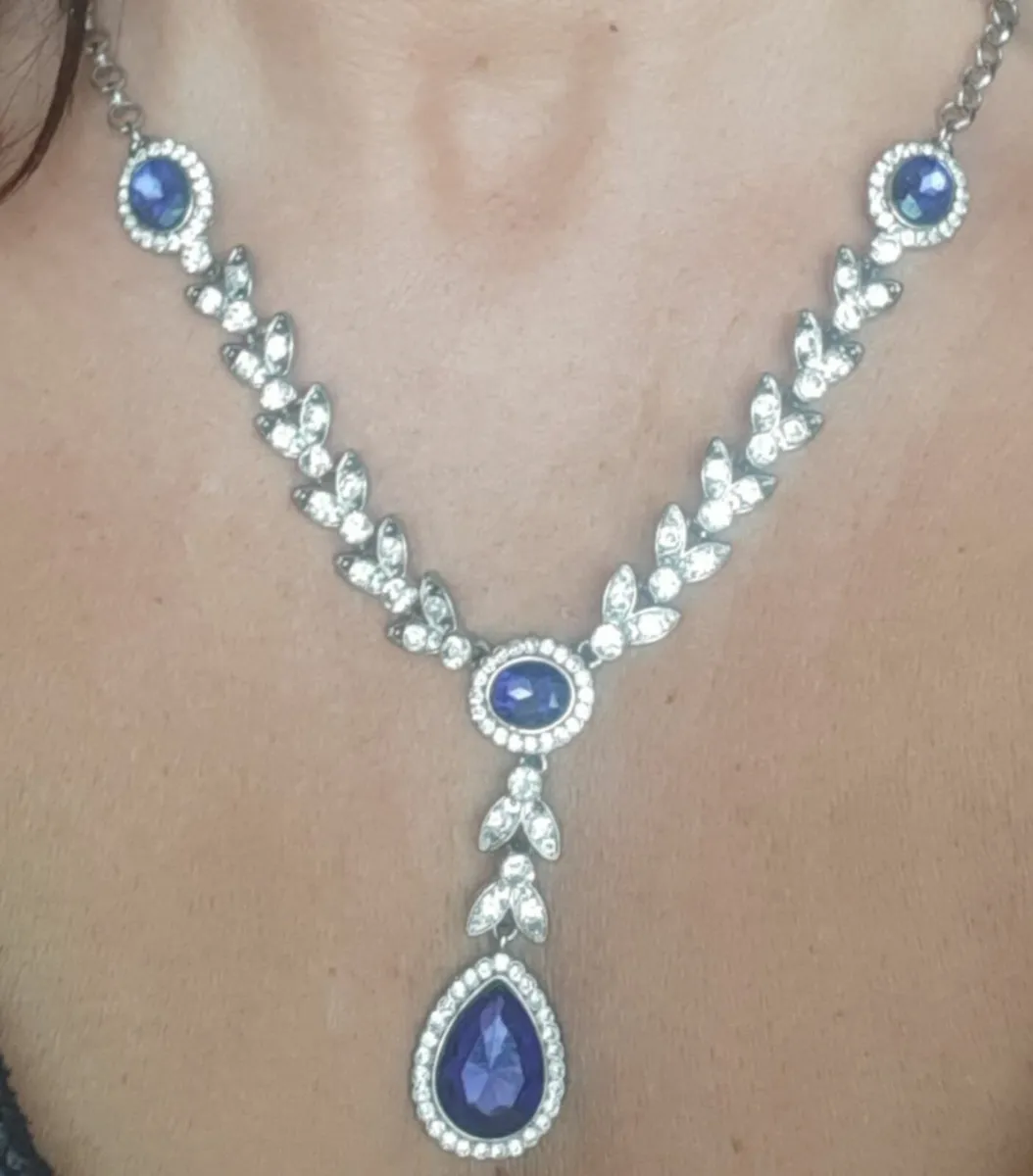 Beautiful diamanté/blue stone chain and earrings - Image 1