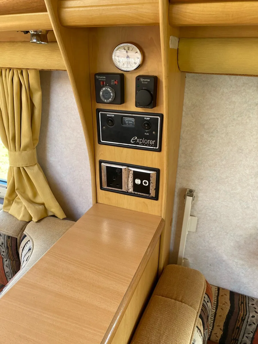 A caravan - Image 4