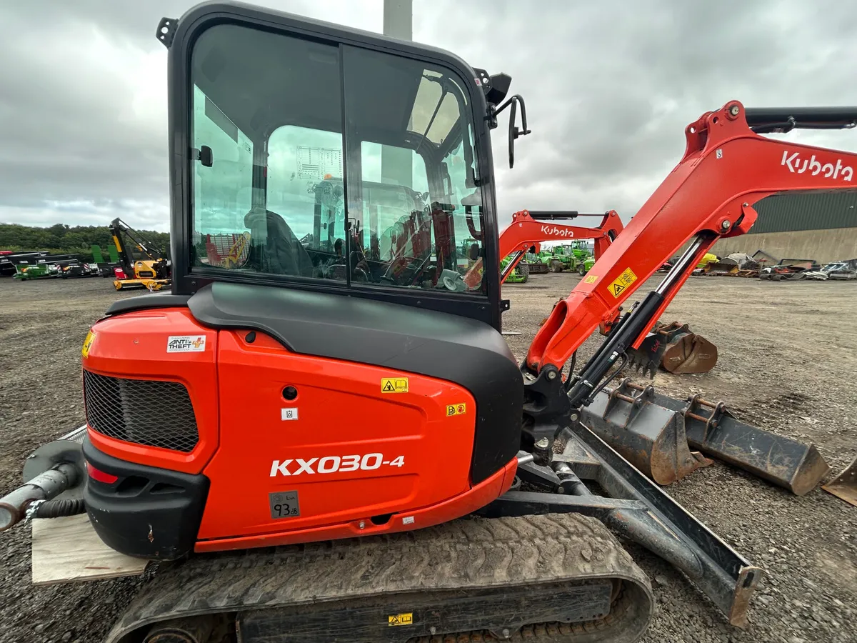 2023 KX030-4 Kubota digger - Image 1