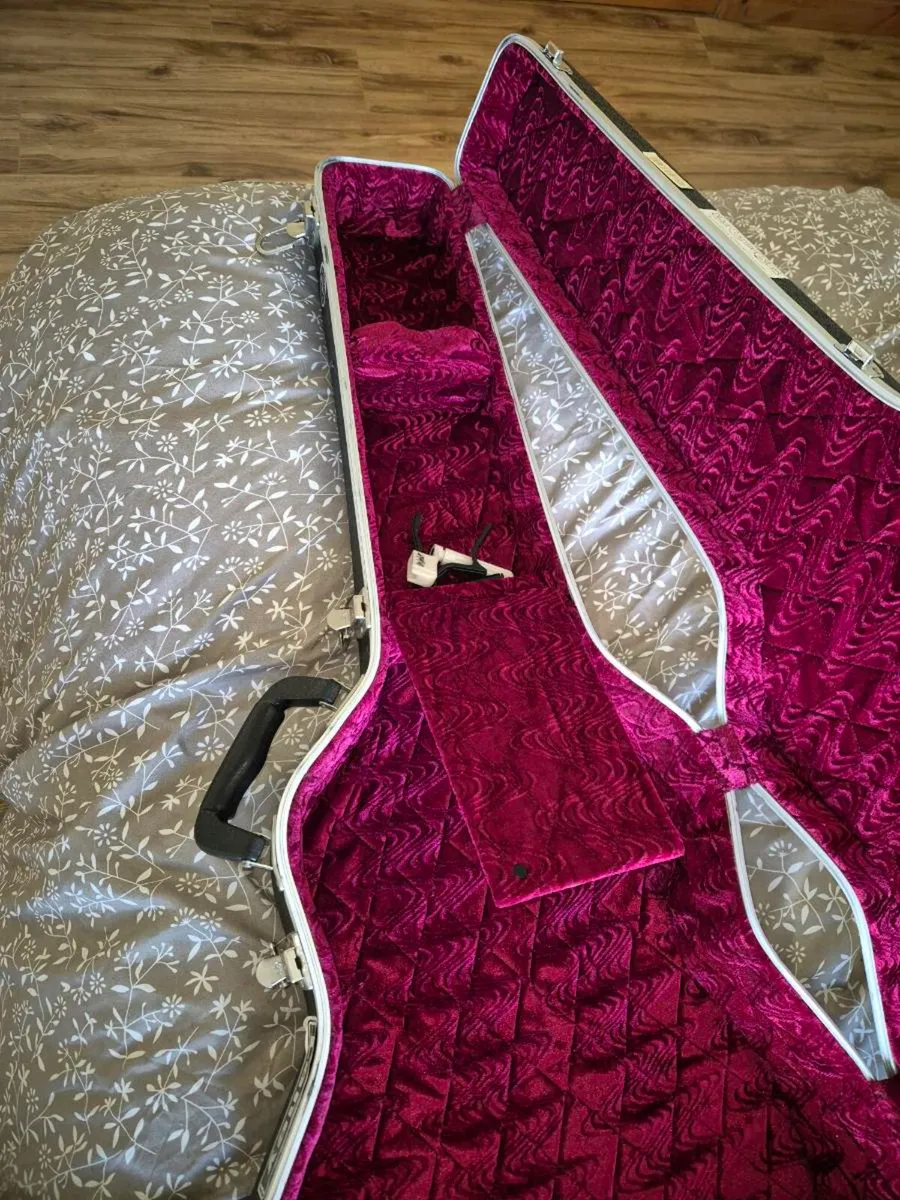 Left Handed acoustic guitar - Image 2