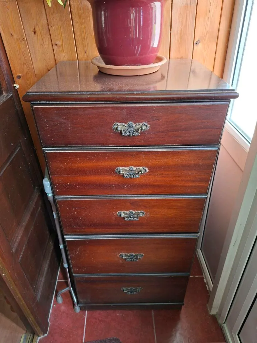 Chest of drawers - Image 1