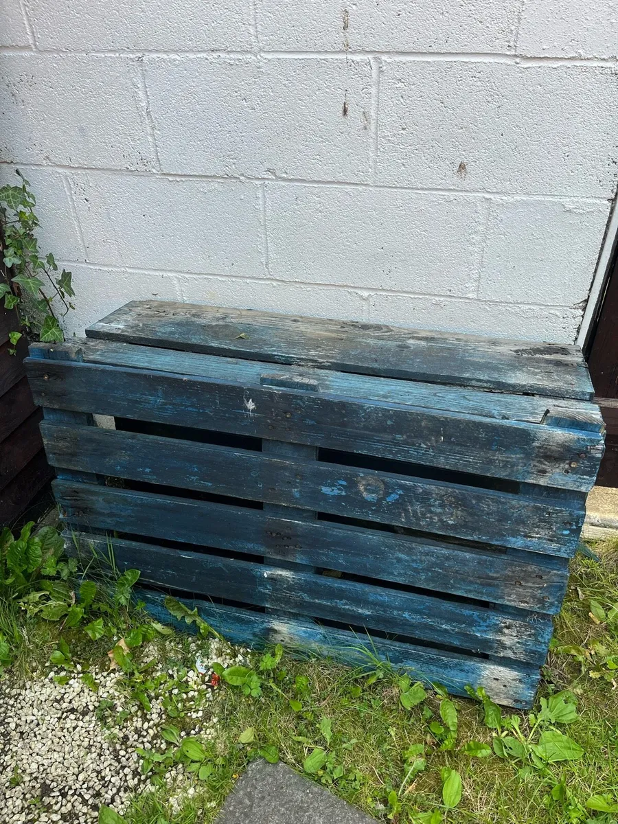 FREE Garden bench and table - Image 2