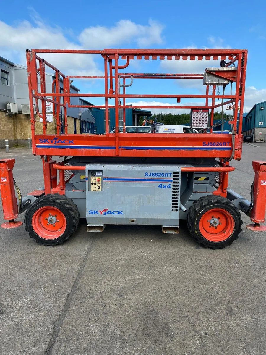 2013 SKYJACK SJ6826RT 32FT DIESEL SCISSOR LIFT - Image 1