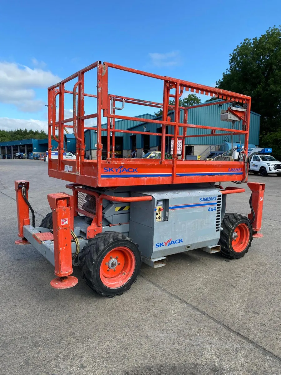 2013 SKYJACK SJ6826RT 32FT DIESEL SCISSOR LIFT - Image 3