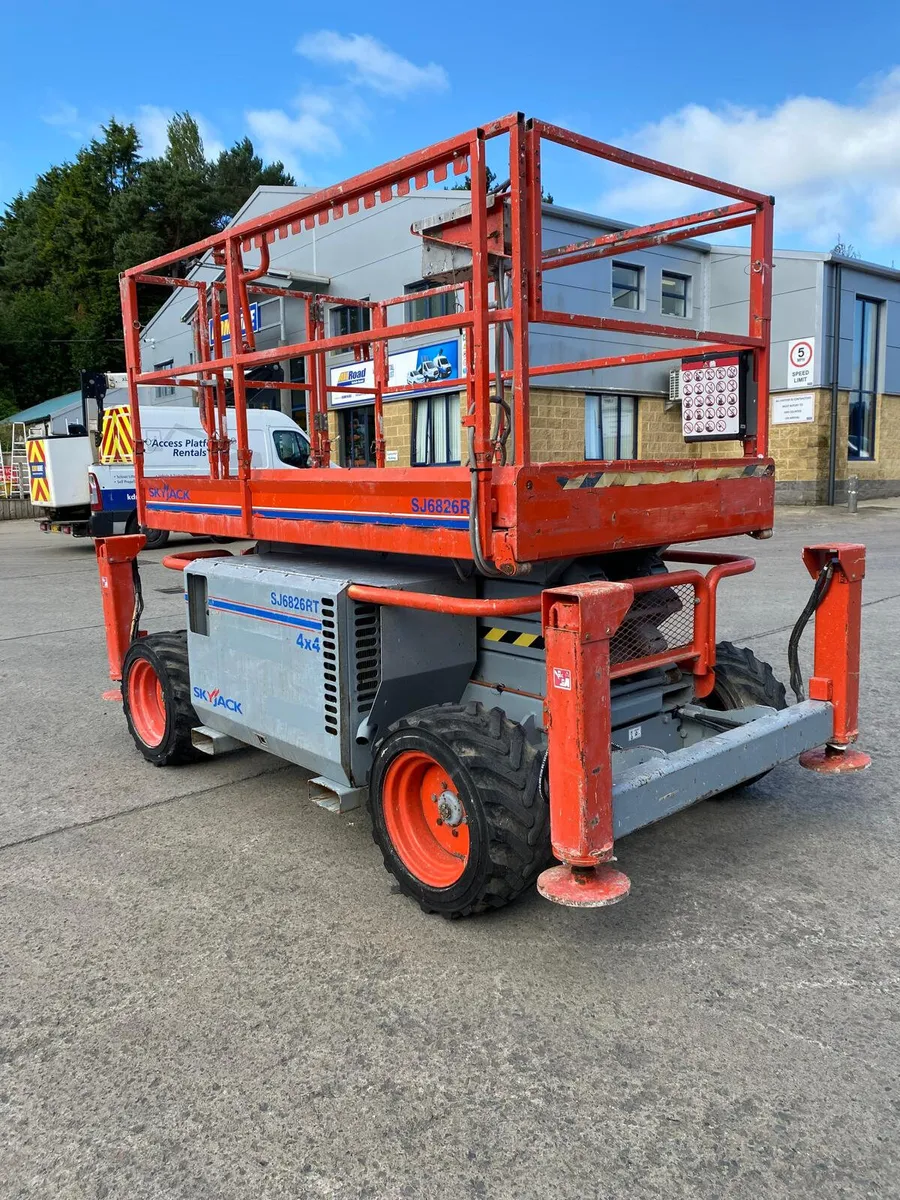 2013 SKYJACK SJ6826RT 32FT DIESEL SCISSOR LIFT - Image 4