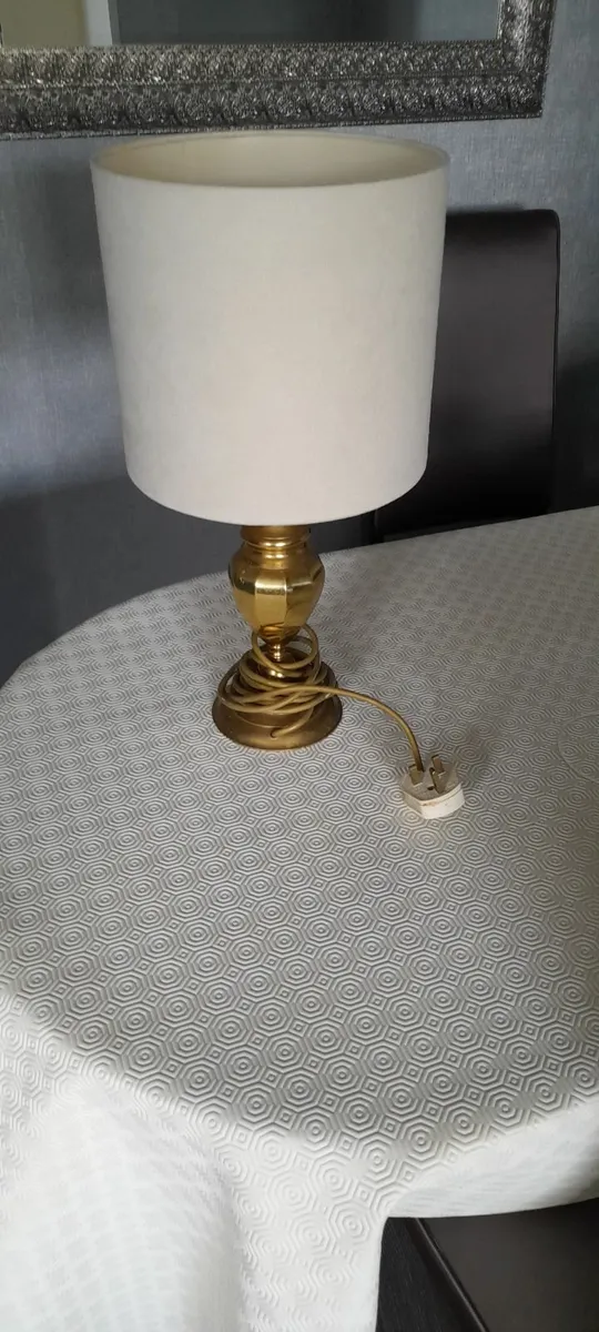 Stunning Brass Lamp - Image 3