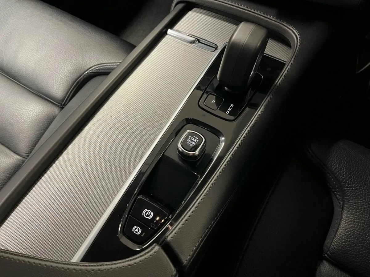 Volvo XC90 T8 Recharge AWD Plus Dark- Side Steps - Image 4