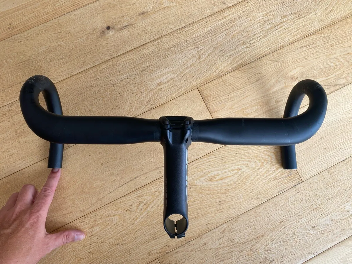 Syncros aero carbon handlebar + Zipp stem - Image 3