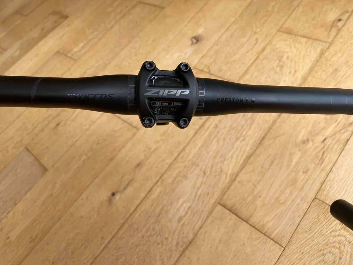 Syncros aero carbon handlebar + Zipp stem - Image 4