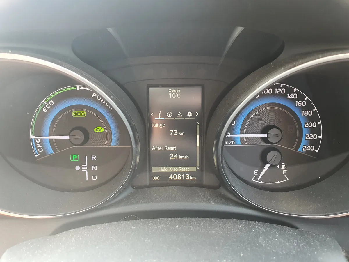 Toyota Auris 2016 very low mileage - Image 3