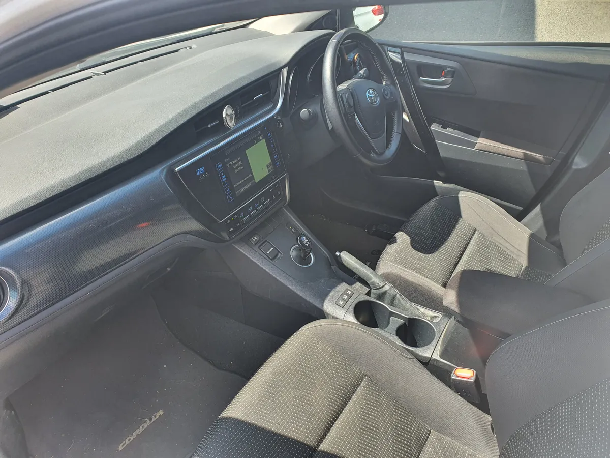 Toyota Auris 2016 very low mileage - Image 4