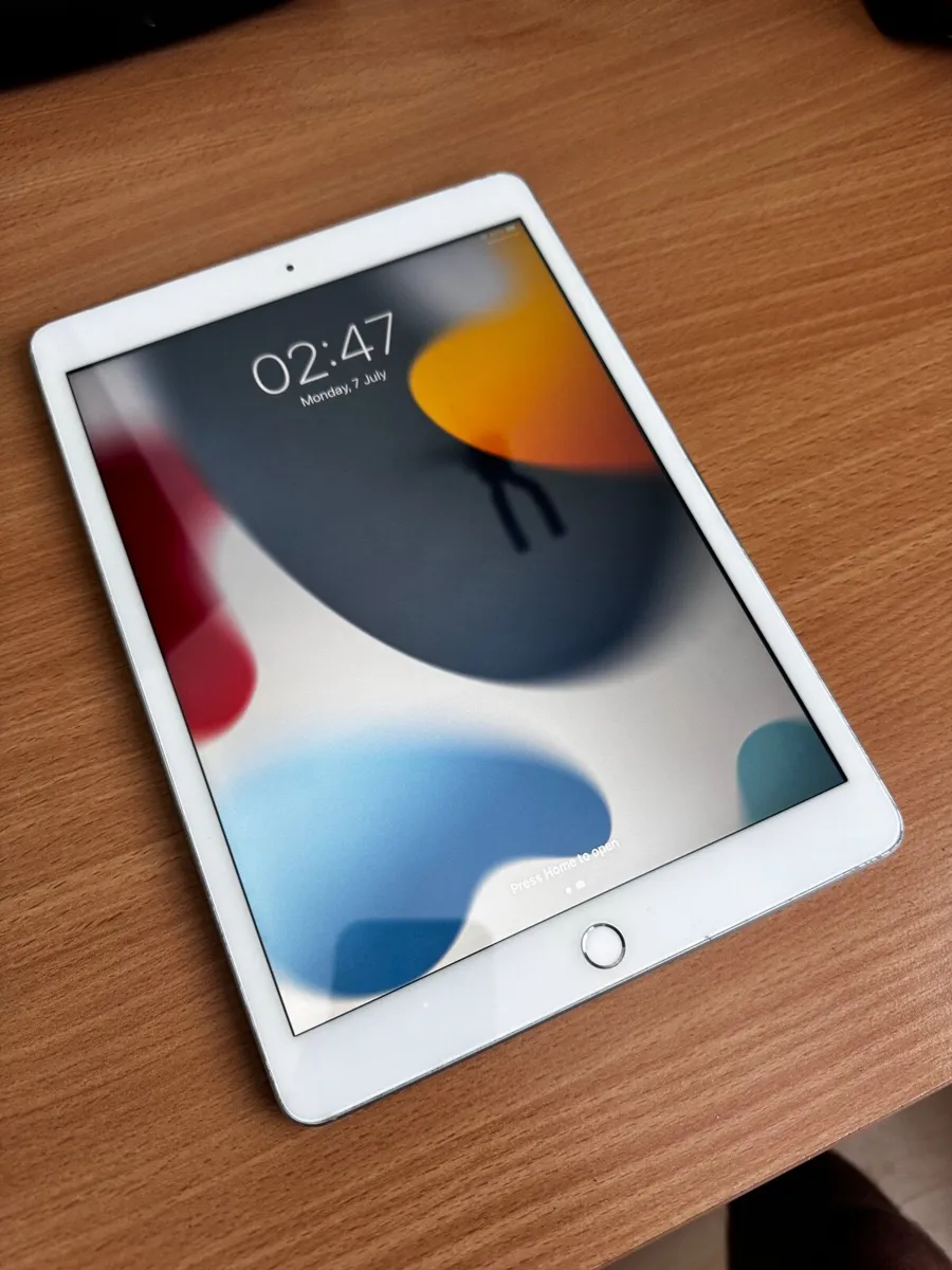 Ipad 7th generation 32gb - Image 1