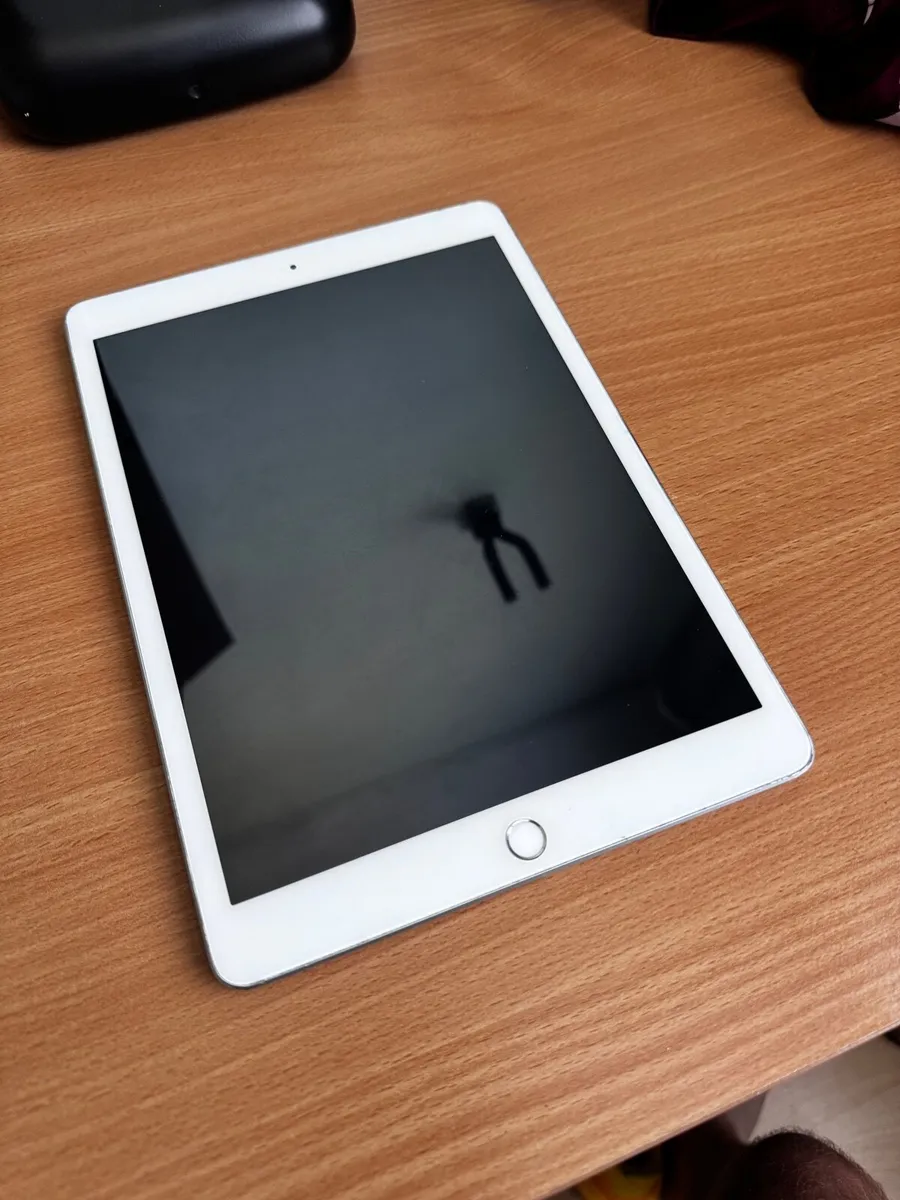 Ipad 7th generation 32gb - Image 2