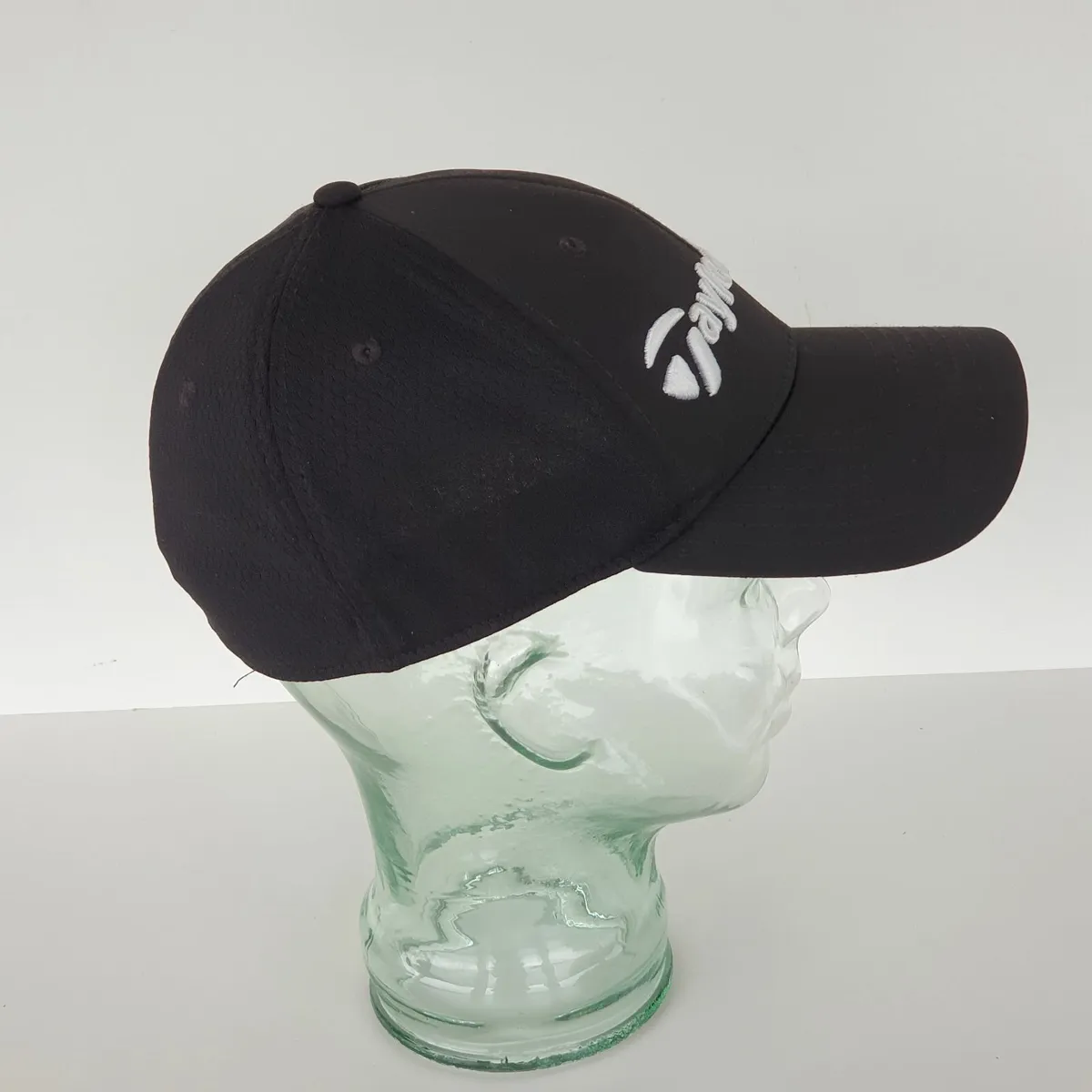 Taylormade black golf cap - Image 4