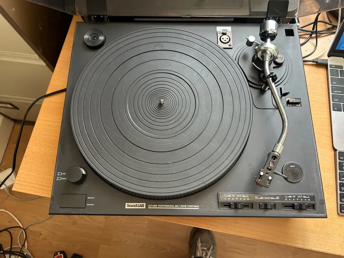 turn table and sound system - Image 1