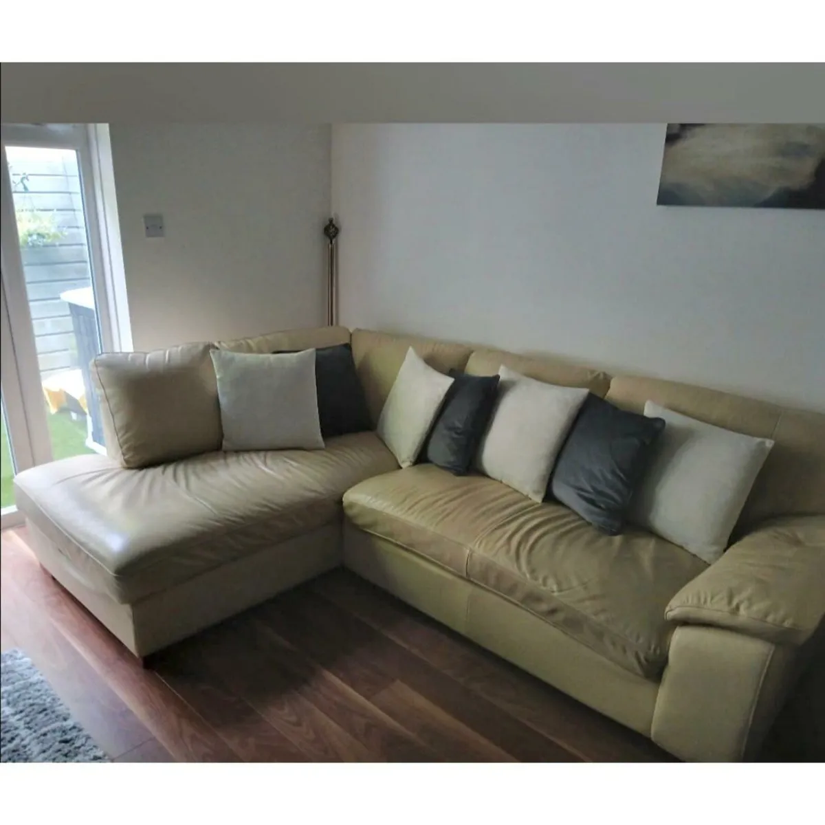 Couch, cream. - Image 1