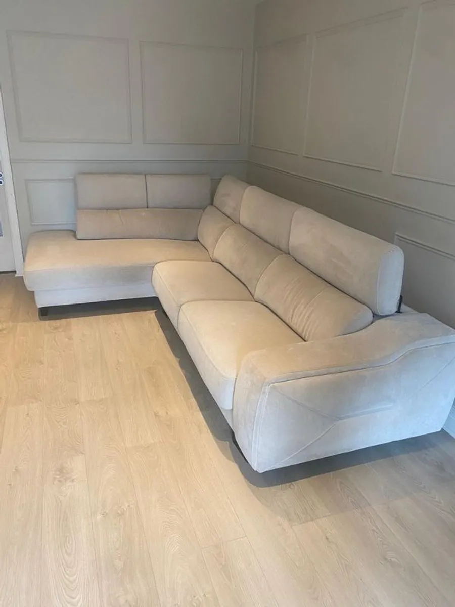 Cornor Sofa - Image 1
