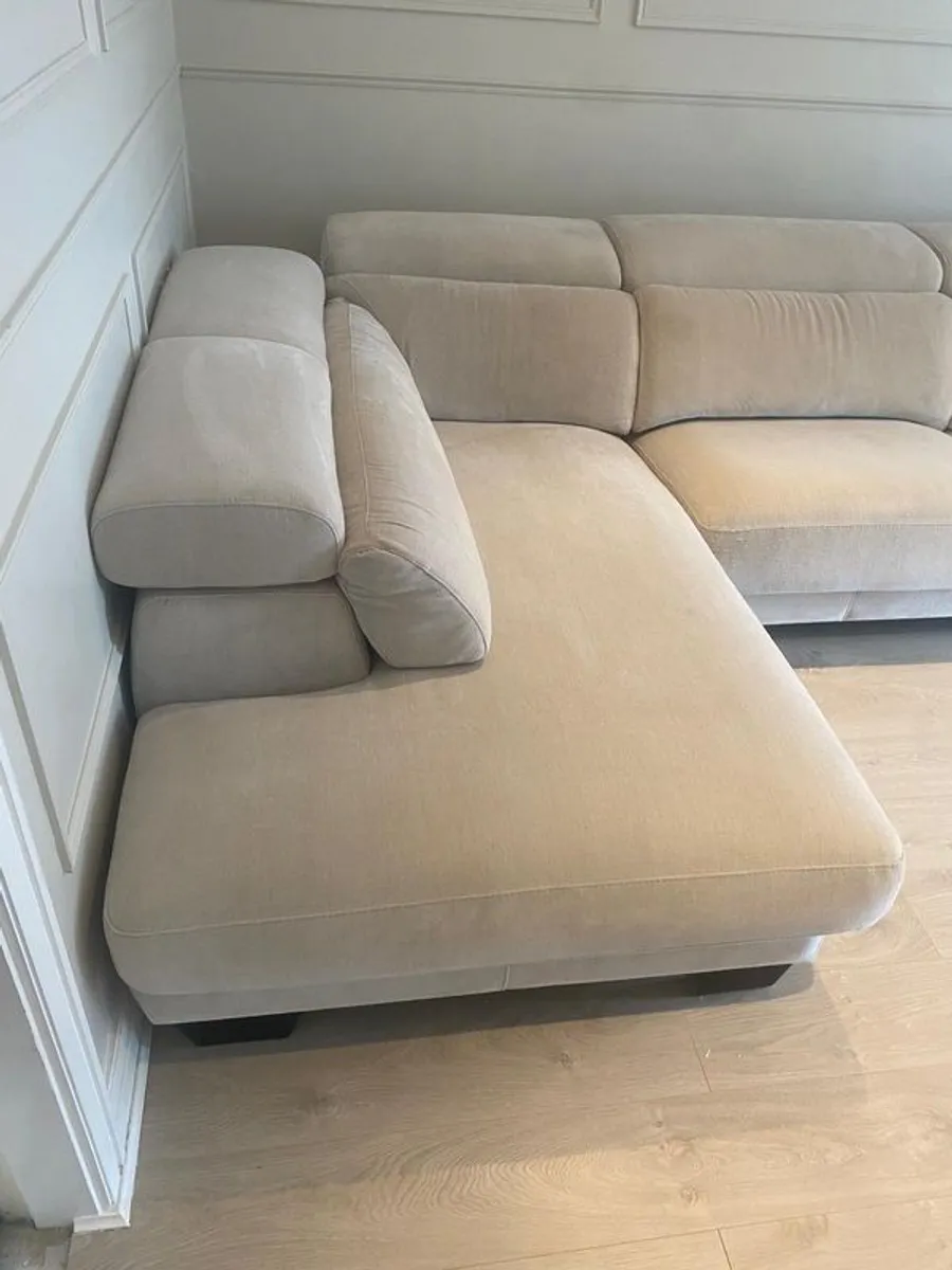 Cornor Sofa - Image 2