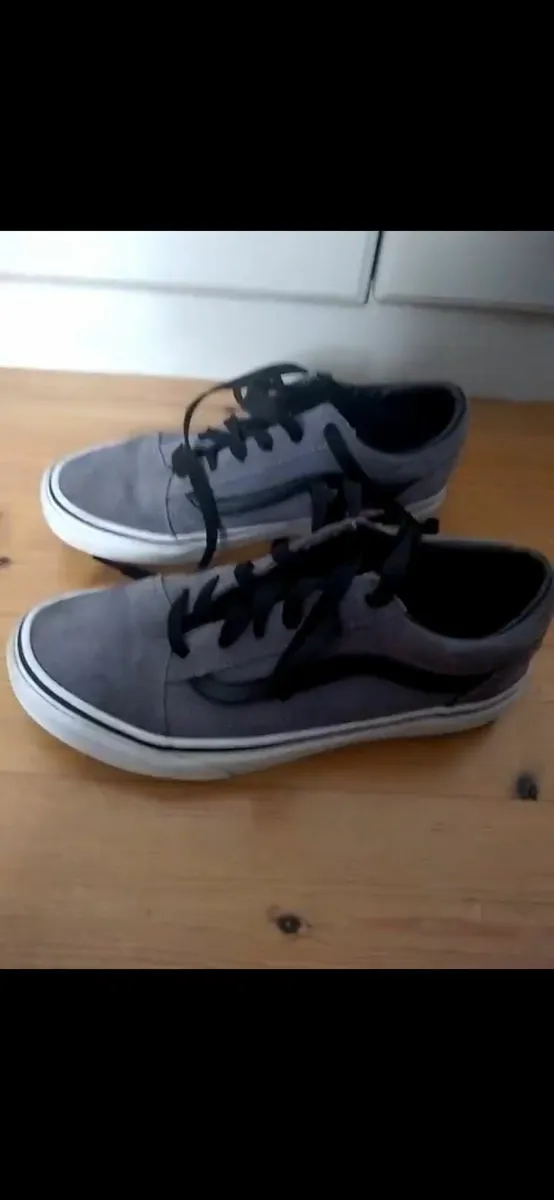 Boys age 8 designer tops, free vans - Image 2