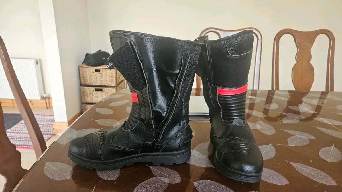 Motorcycle boots - Image 1