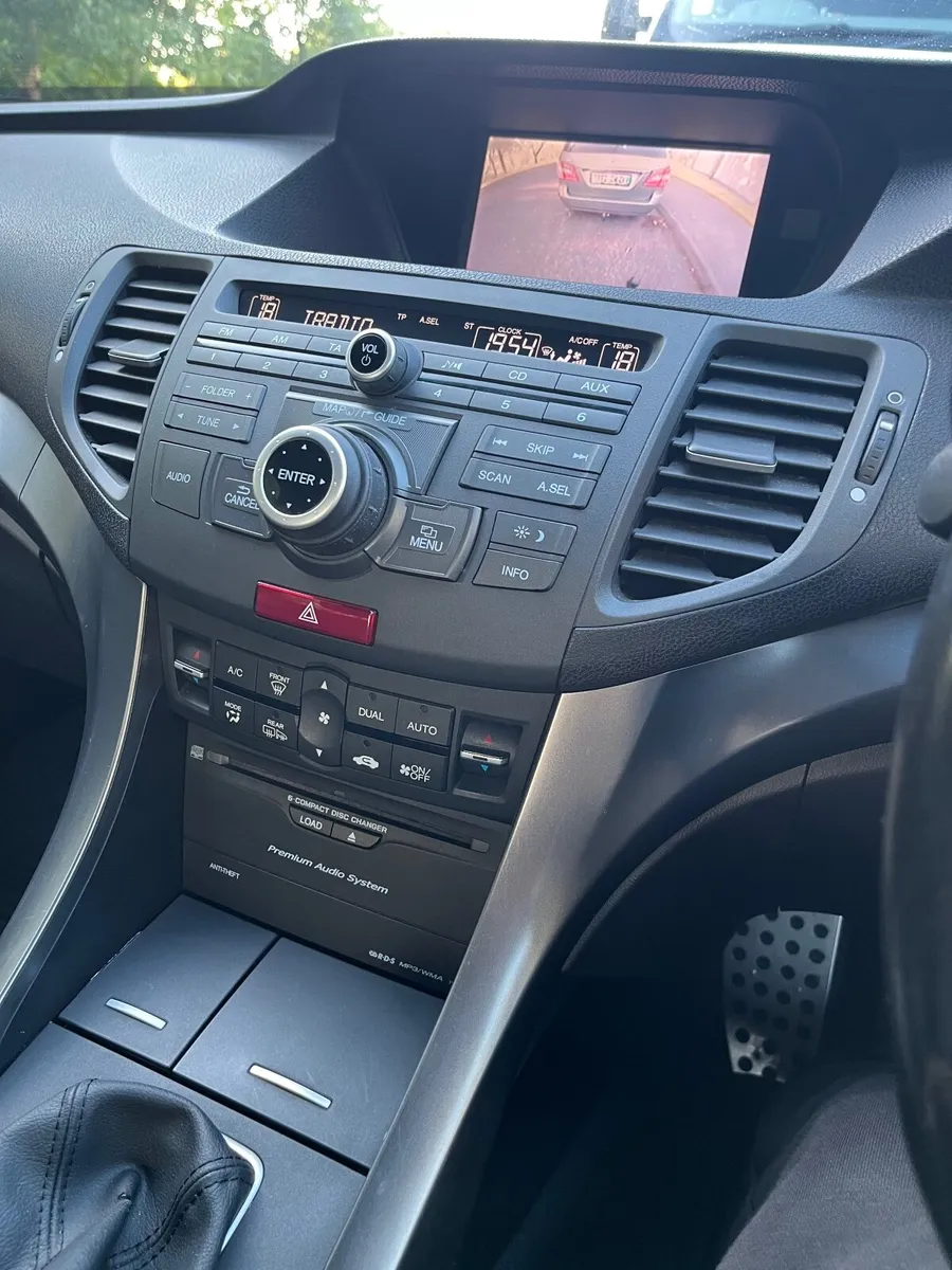 Honda Accord 2012 - Image 2