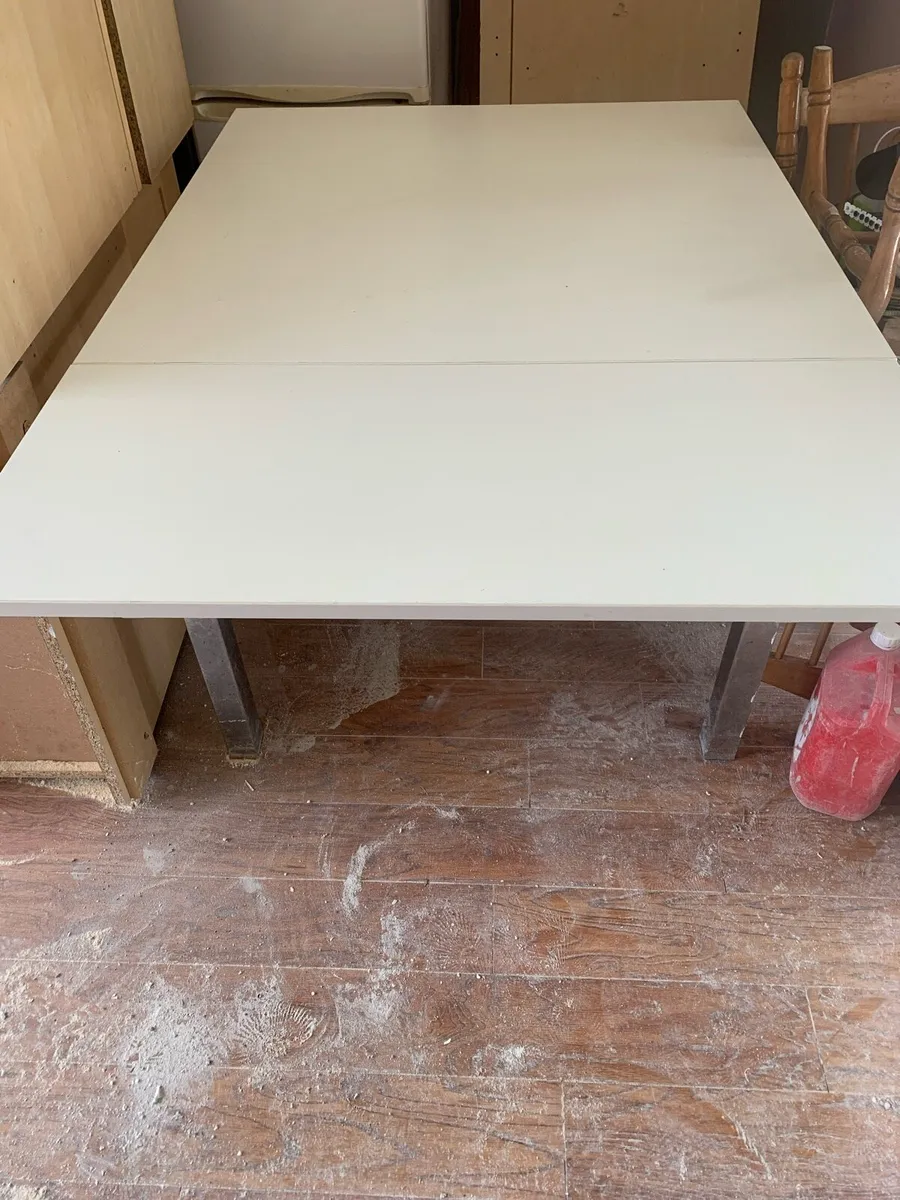 Dining table - Image 1
