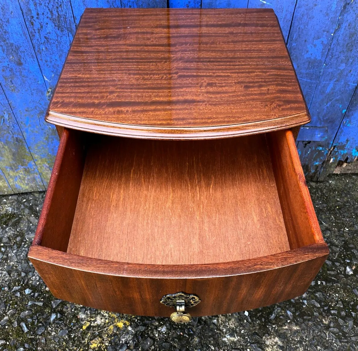 Small Bow Front Chest of Drawers - Image 4
