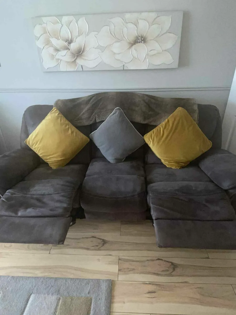 3&2 seater recliner sofas - Image 3