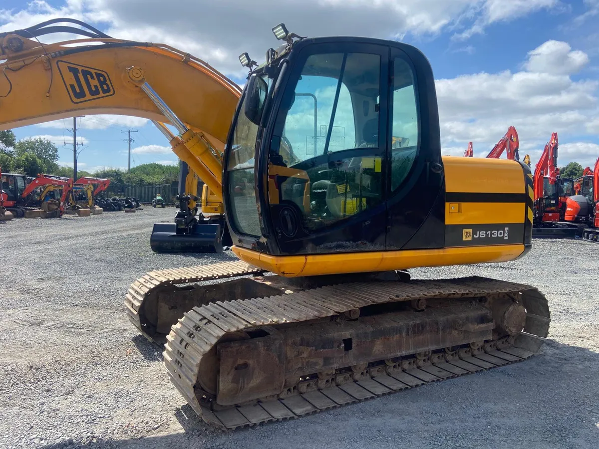 JCB JS130 LC Excavator - Image 2