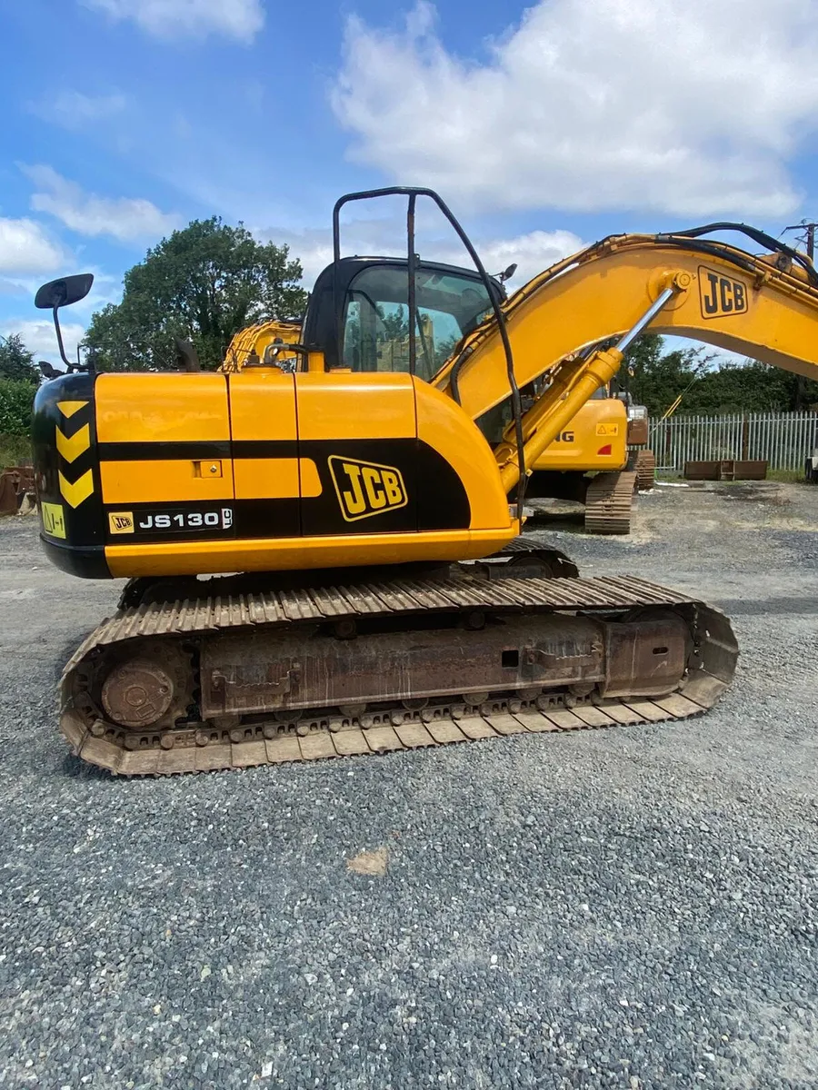 JCB JS130 LC Excavator - Image 4