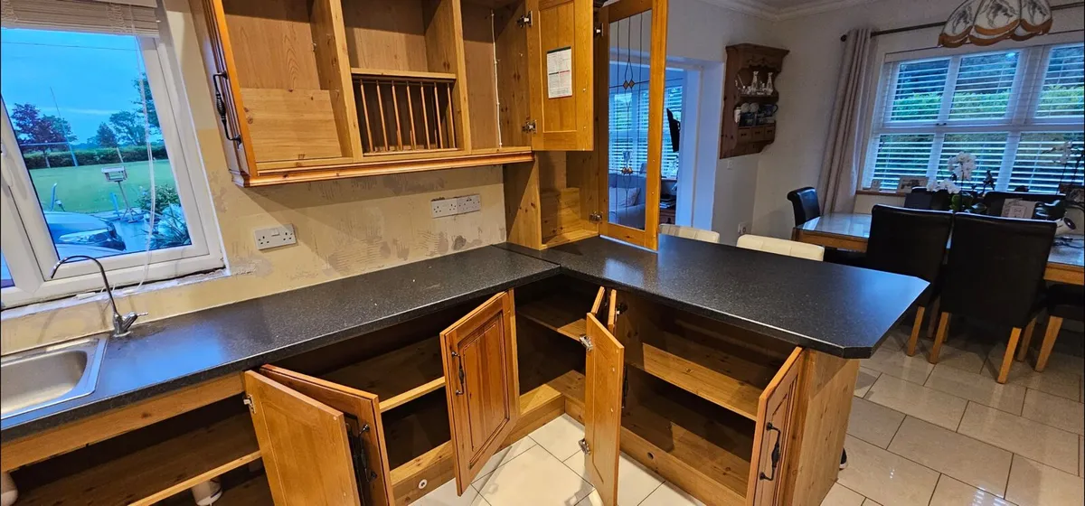 Kitchen and pine doors. - Image 3