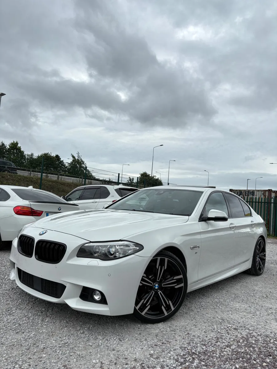 BMW 520 i 523i M Sport Sunroof Automatic Low KM - Image 2