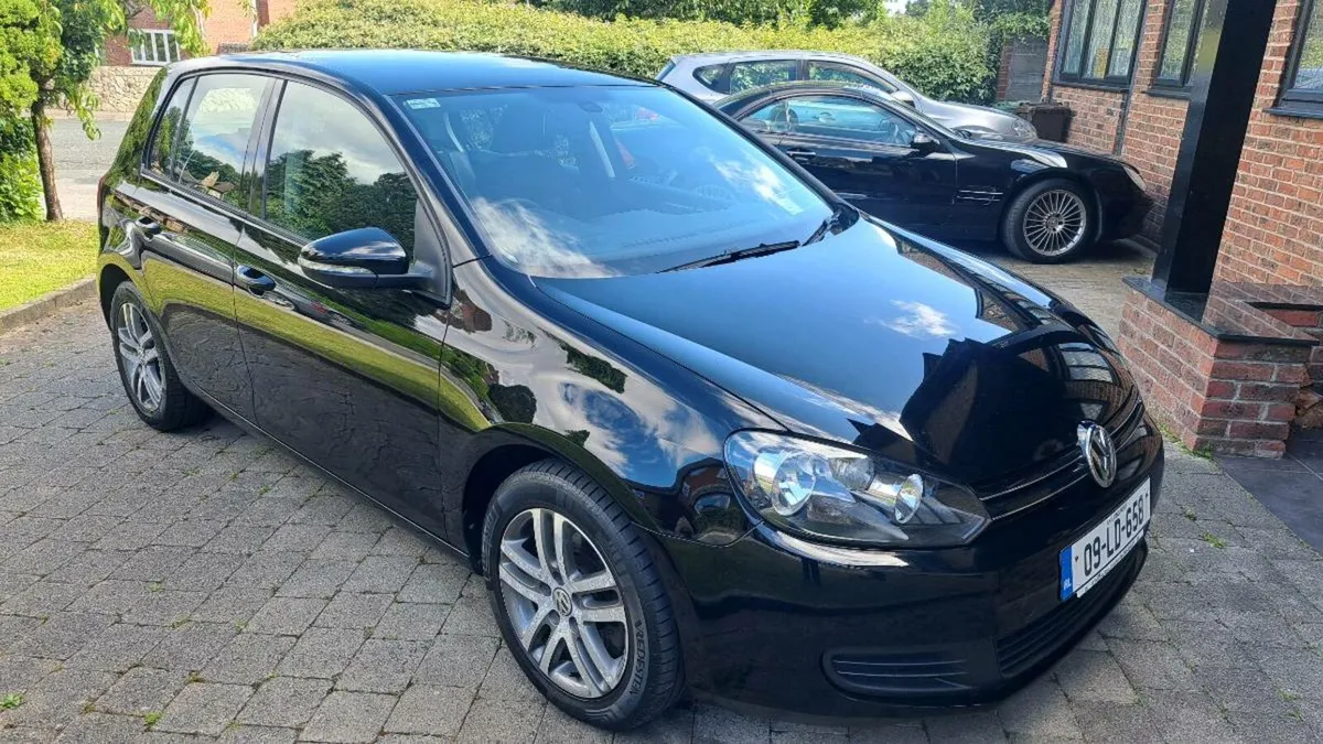 VOLKSWAGON GOLF AUTOMATIC 2009 ONLY 69000 KLMS - Image 1
