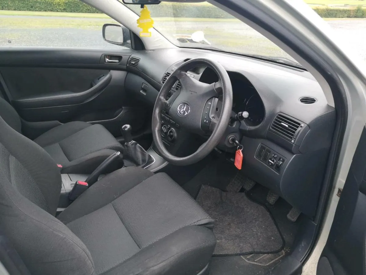 Toyota Avensis 1.6 petrol - Image 2